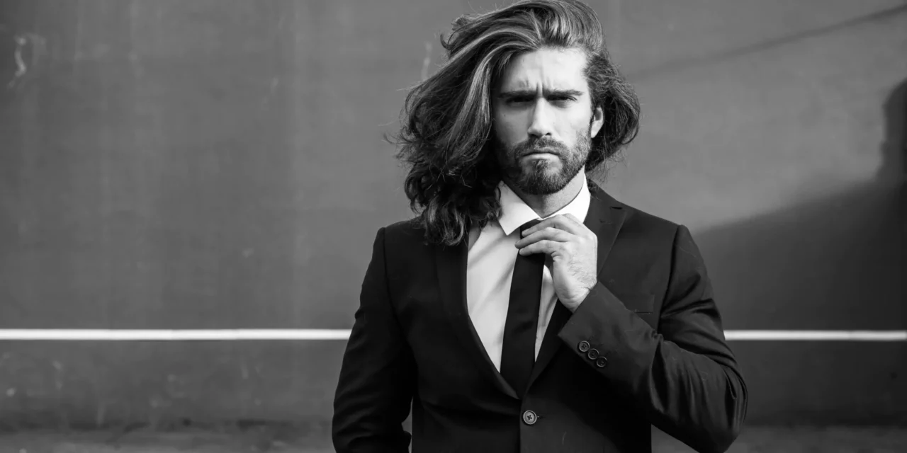 Les coiffures idéales pour les hommes aux cheveux mi-longs​