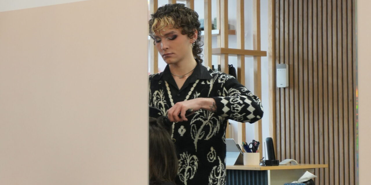 Comment attacher ses cheveux sans les abîmer ?